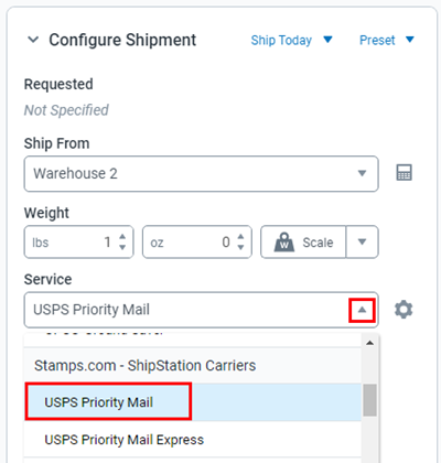 El menú desplegable del servicio se expande en el widget Configurar envío y se selecciona USPS Priority Mail como servicio.