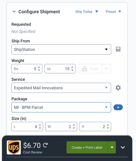 Muestra el widget Configurar envío con las tarifas de UPS Mail Innovations + botón Imprimir etiqueta