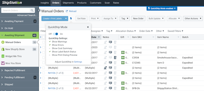 Página de pedidos con el modo QuickShip habilitado y la configuración QuickShip abierta