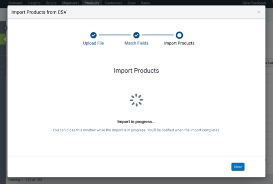 Fenêtre contextuelle Importer des produits à partir d'un fichier CSV. Affiche une roue qui tourne et le bouton Fermer.