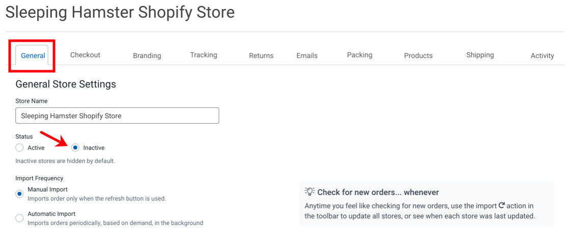 Seite „Shop-Einrichtung“. Das rote Feld markiert die Registerkarte „Allgemeine Shop-Einstellungen“. Pfeil zeigt auf Checkbox: „Ist aktiv?“