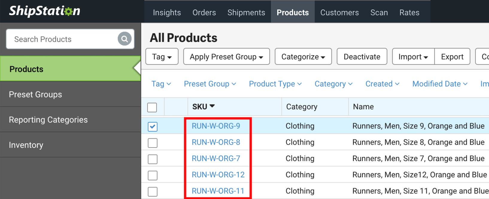 Produktraster. Rotes Kästchen um SKUs in der SKU-Spalte, um Hyperlinks zu Produktdetails anzuzeigen