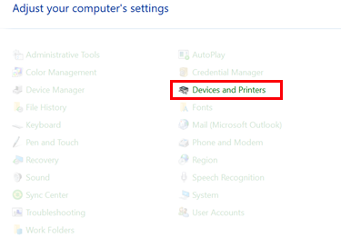 La configuración de dispositivos e impresoras está resaltada en el menú Panel de control de Windows.