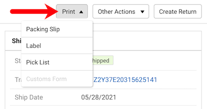 Seite mit Sendungsdetails, die einen Pfeil zeigt, der auf das Menü „Drucken“ verweist, mit Dropdown-Optionen. Zu den Optionen gehören Lieferschein, Etikett und Pickliste.