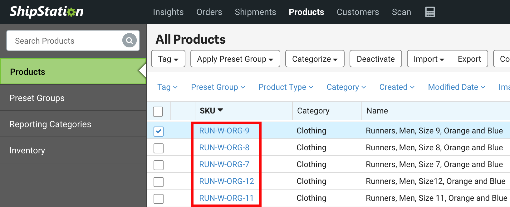 Cuadrícula de productos. Casilla roja alrededor de los SKU en la columna SKU para mostrar hipervínculos a los detalles del producto